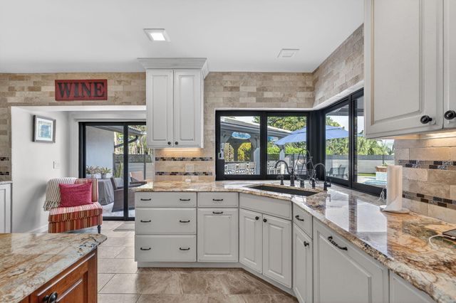 5212 Foxpointe Circle SE, Delray Beach, FL 33445