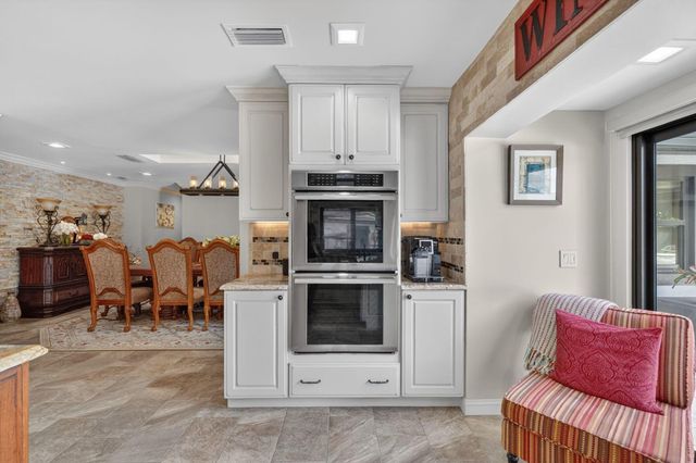 5212 Foxpointe Circle SE, Delray Beach, FL 33445