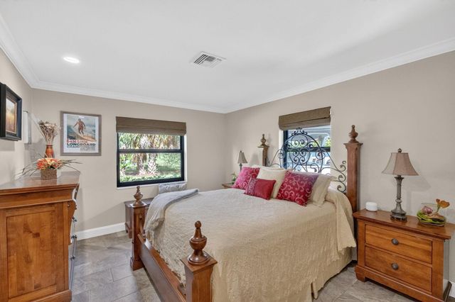 5212 Foxpointe Circle SE, Delray Beach, FL 33445