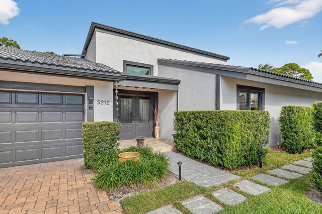 5212 Foxpointe Circle SE, Delray Beach, FL 33445