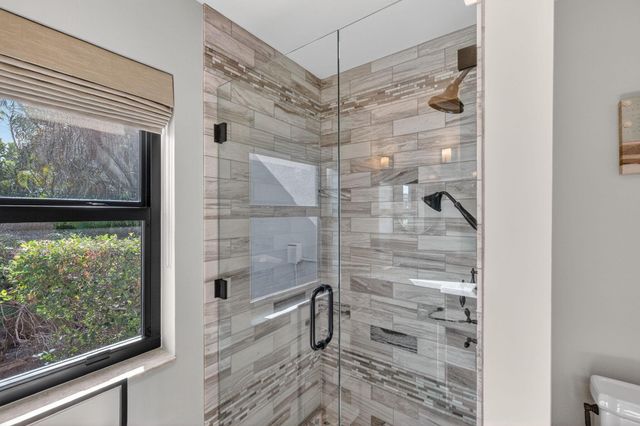 5212 Foxpointe Circle SE, Delray Beach, FL 33445