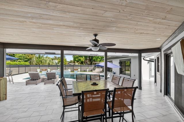 5212 Foxpointe Circle SE, Delray Beach, FL 33445