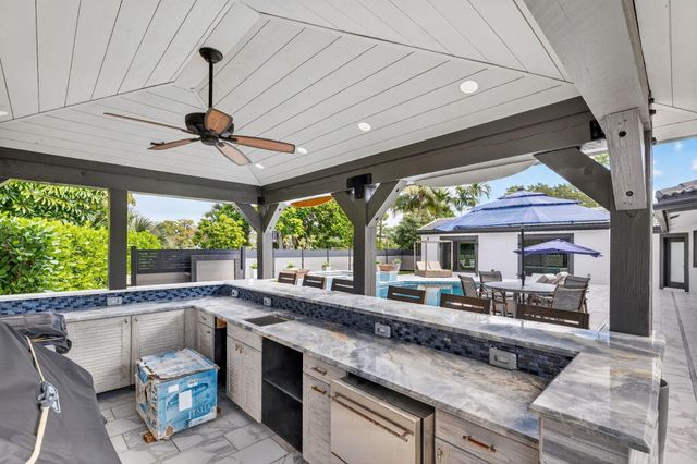 5212 Foxpointe Circle SE, Delray Beach, FL 33445