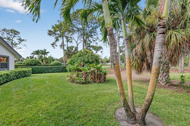 5212 Foxpointe Circle SE, Delray Beach, FL 33445