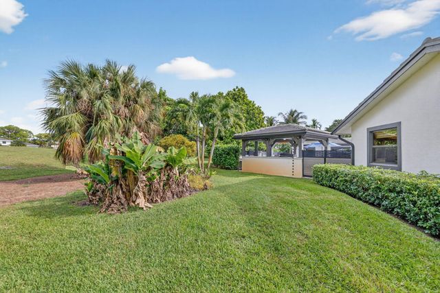 5212 Foxpointe Circle SE, Delray Beach, FL 33445