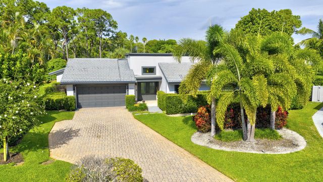 5212 Foxpointe Circle SE, Delray Beach, FL 33445