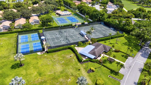 5212 Foxpointe Circle SE, Delray Beach, FL 33445