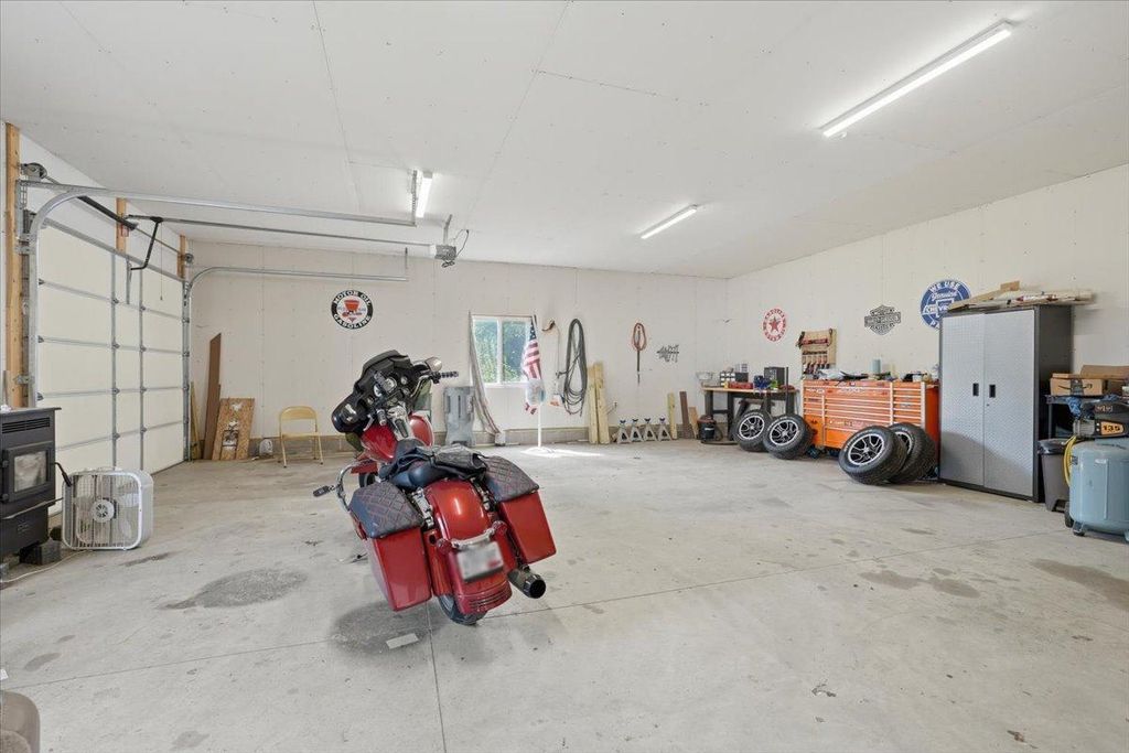 Image 17 of property listing at 1041 220th Avenue, New Richmond, WI 54017