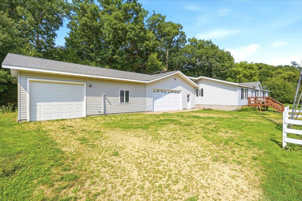 Image 2 of property listing at 1041 220th Avenue, New Richmond, WI 54017