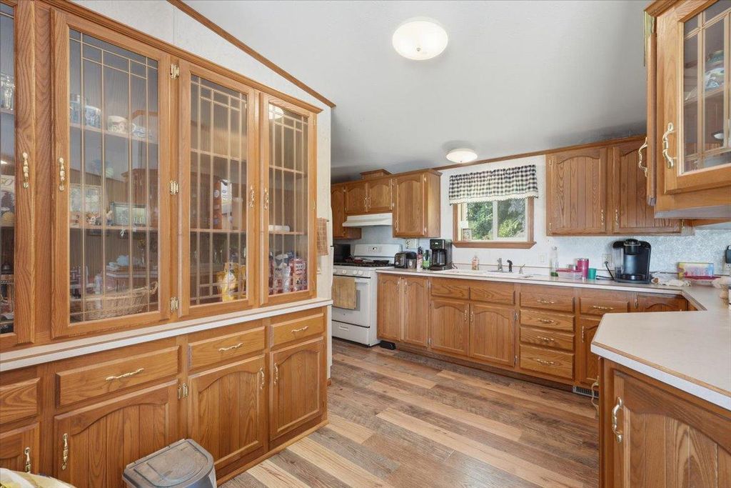 Image 8 of property listing at 1041 220th Avenue, New Richmond, WI 54017