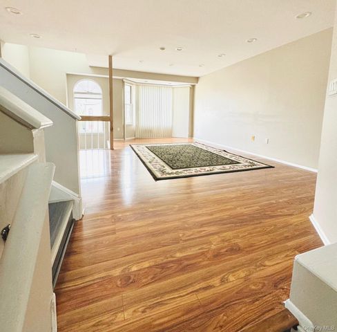 13 Nottingham Court, Nanuet, NY 10954