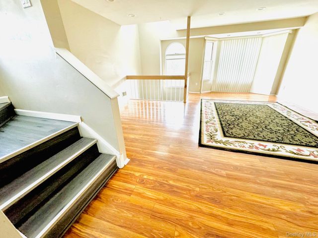 13 Nottingham Court, Nanuet, NY 10954