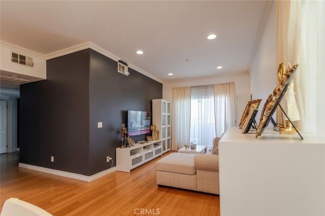 626 E Orange Grove Avenue 204, Burbank, CA 91501