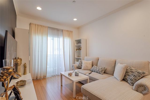 626 E Orange Grove Avenue 204, Burbank, CA 91501