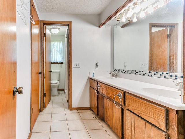 880 Cottontail RD, Tuttle, OK 73089