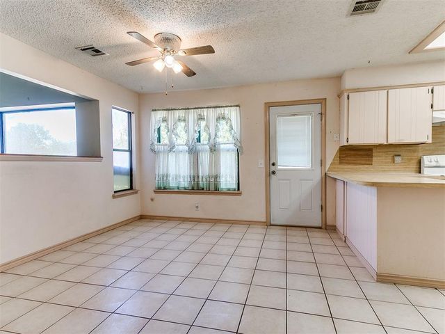 880 Cottontail RD, Tuttle, OK 73089