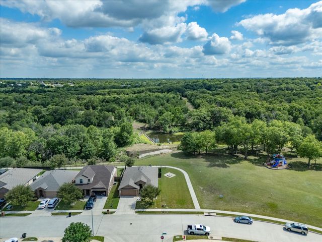 597 Creekview Drive, Azle, TX 76020