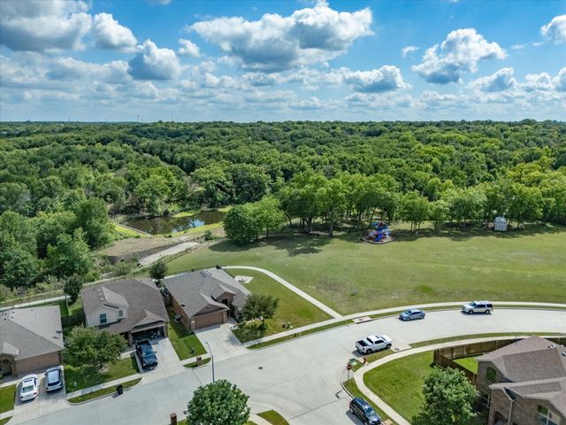 597 Creekview Drive, Azle, TX 76020