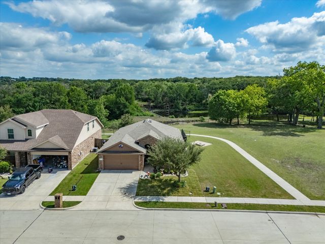 597 Creekview Drive, Azle, TX 76020