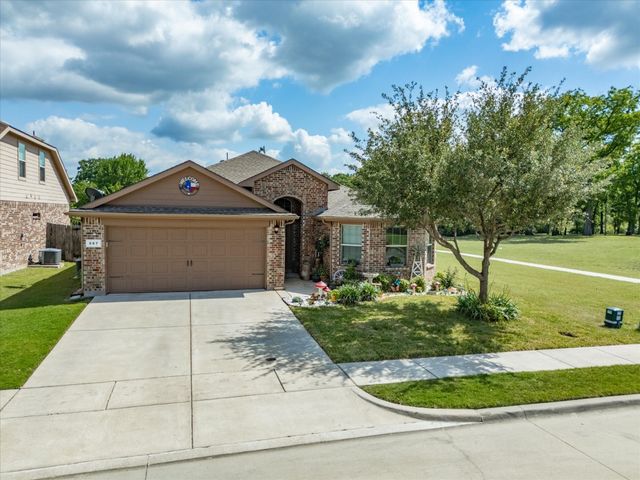597 Creekview Drive, Azle, TX 76020