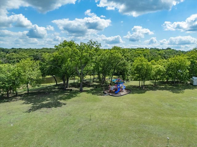 597 Creekview Drive, Azle, TX 76020