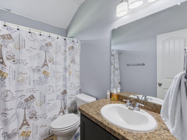 597 Creekview Drive, Azle, TX 76020