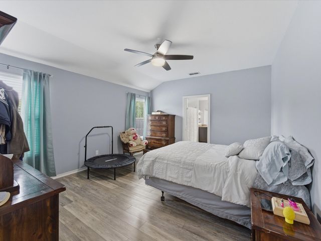 597 Creekview Drive, Azle, TX 76020