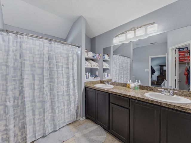 597 Creekview Drive, Azle, TX 76020