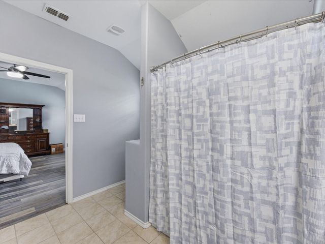 597 Creekview Drive, Azle, TX 76020