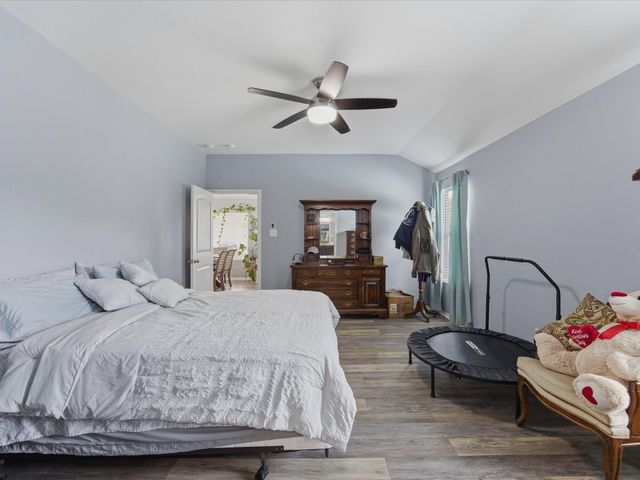 597 Creekview Drive, Azle, TX 76020