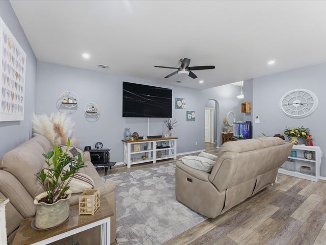 597 Creekview Drive, Azle, TX 76020