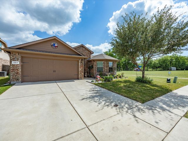 597 Creekview Drive, Azle, TX 76020