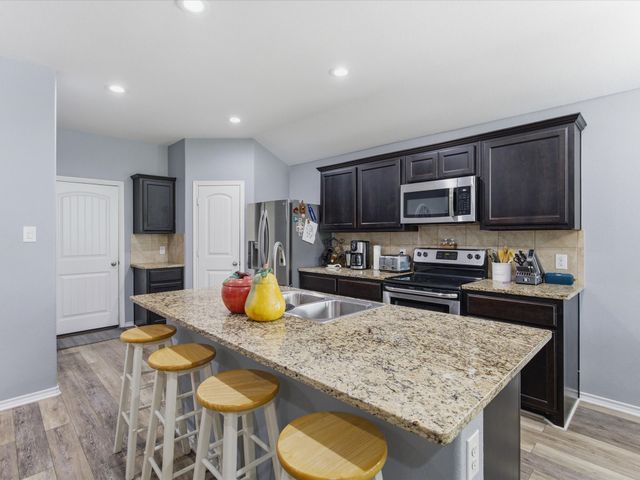 597 Creekview Drive, Azle, TX 76020