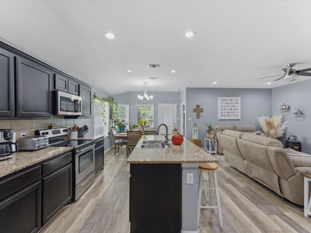 597 Creekview Drive, Azle, TX 76020