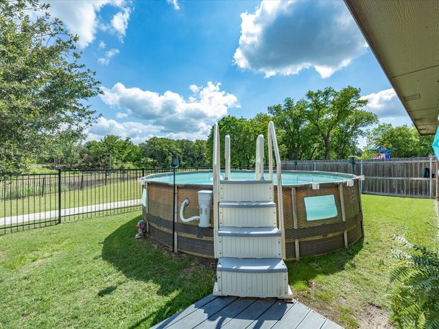 597 Creekview Drive, Azle, TX 76020