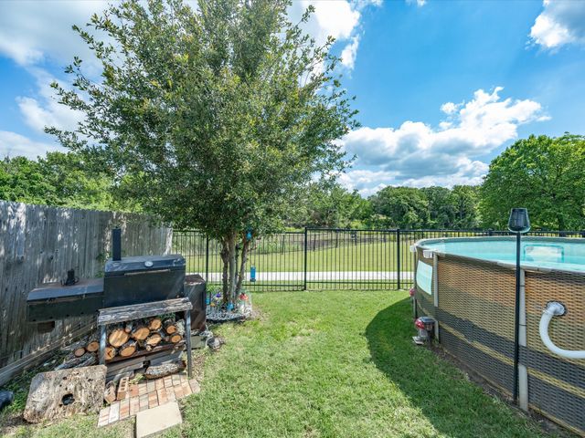 597 Creekview Drive, Azle, TX 76020