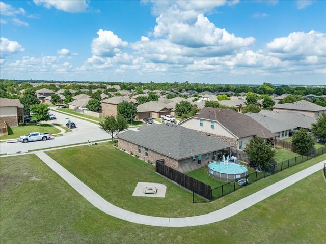 597 Creekview Drive, Azle, TX 76020