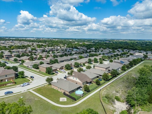 597 Creekview Drive, Azle, TX 76020