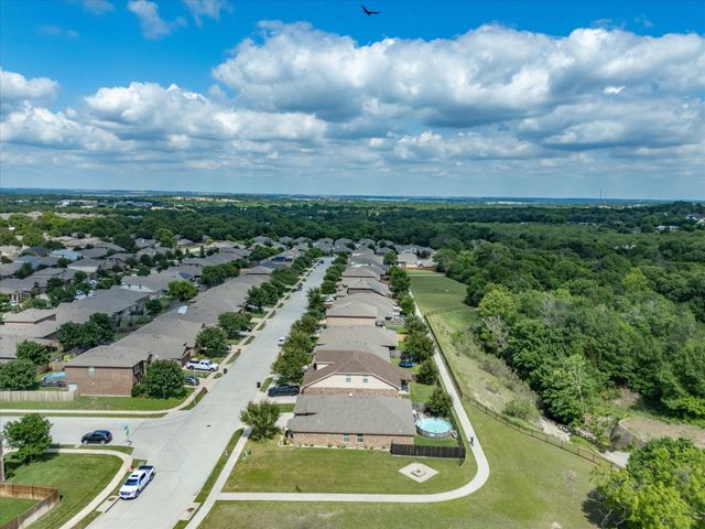 597 Creekview Drive, Azle, TX 76020