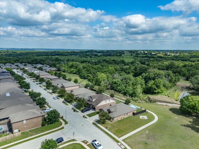 597 Creekview Drive, Azle, TX 76020