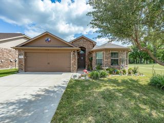 597 Creekview Drive, Azle, TX 76020