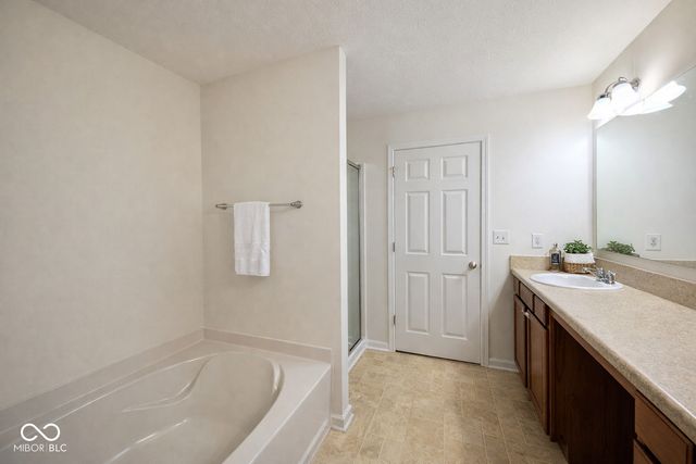 2363 Shadow Bend Drive, Columbus, IN 47201