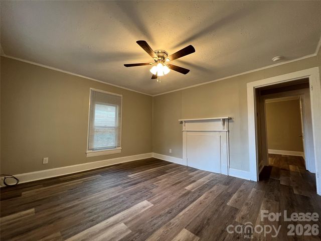 904 W 6th Avenue, Gastonia, NC 28052