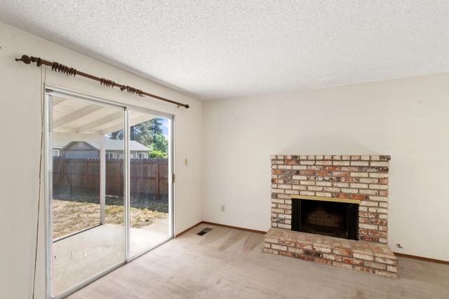 2219 Vernon Dr, Escalon, CA 95320