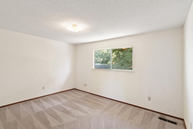 2219 Vernon Dr, Escalon, CA 95320