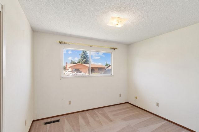 2219 Vernon Dr, Escalon, CA 95320