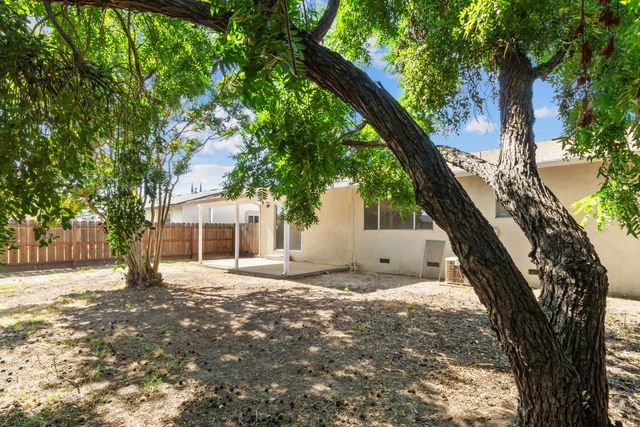 2219 Vernon Dr, Escalon, CA 95320