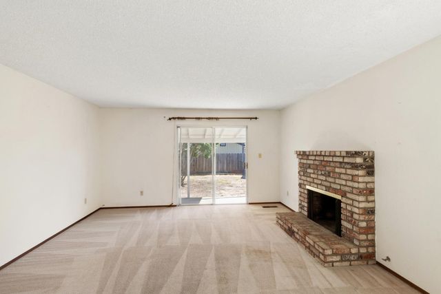 2219 Vernon Dr, Escalon, CA 95320