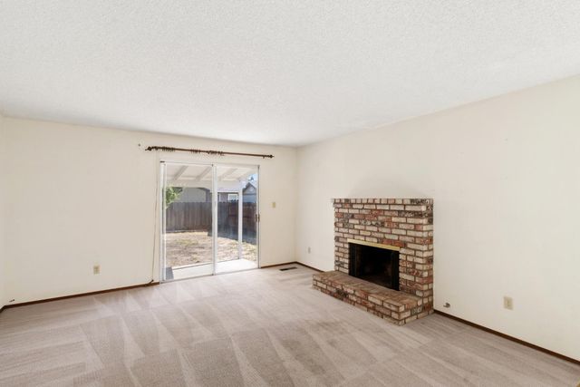 2219 Vernon Dr, Escalon, CA 95320