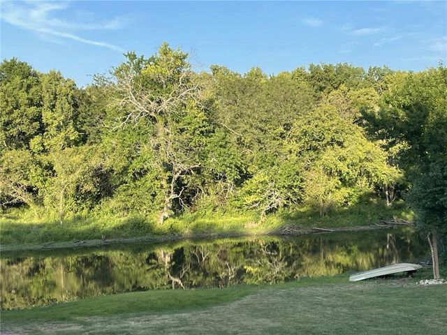 9885 Edgerton Road, De Soto, KS 66018